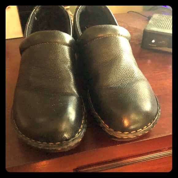 Shoes - Black nursing clogs